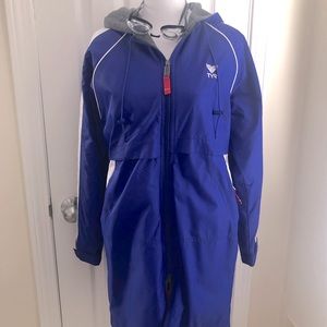 🏊‍♂️ Like new!  TYR Youth Alliance Parka 🏊‍♂️
